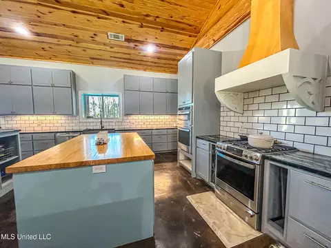 Kitchen - 438 Gulde Shiloh Rd, Brandon, MS 39042 photo 2 of 4