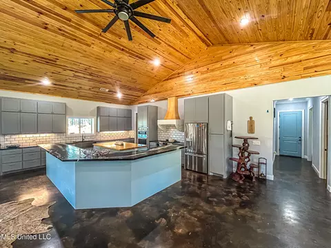 Kitchen - 438 Gulde Shiloh Rd, Brandon, MS 39042 photo 1 of 4
