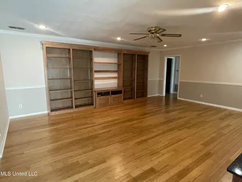 Living - 18032 Kellogg Rd, Saucier, MS 39574 photo 3 of 5