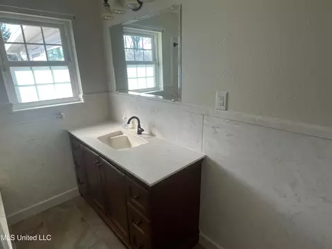Bath - 18032 Kellogg Rd, Saucier, MS 39574 photo 1 of 4