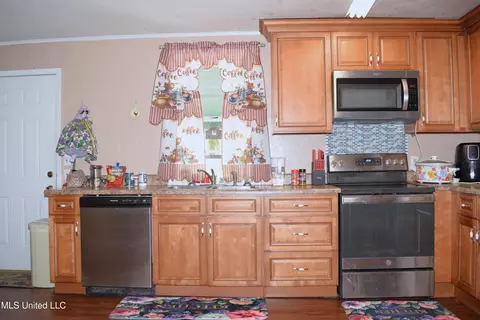 Kitchen - 145 Eubanks Dr, Lucedale, MS 39452 photo 2 of 2