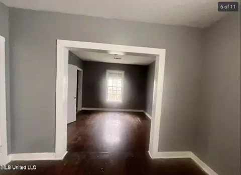 Entry Way - 1289 South St, Grenada, MS 38901 photo 2 of 2
