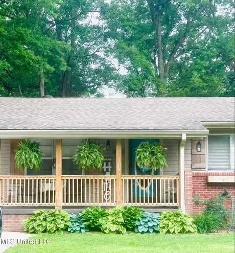 207 Glendale St, Senatobia, MS 38668