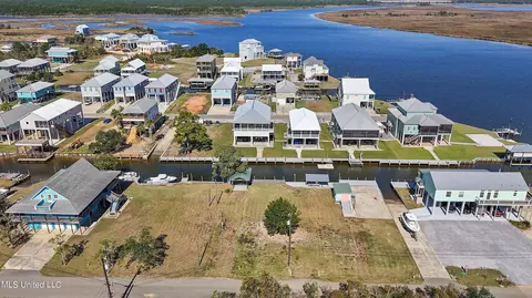 4048 Baffin St, Bay Saint Louis, MS 39520