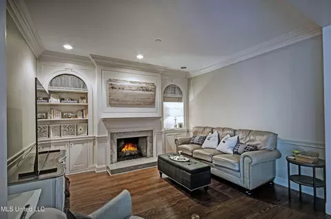 Living - 1200 Meadowbrook Rd #24, Jackson, MS 39206 photo 3 of 7