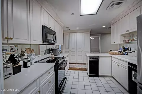 Kitchen - 1200 Meadowbrook Rd #24, Jackson, MS 39206 photo 2 of 2