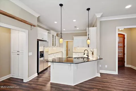 Kitchen - 529 Willow Valley Cir, Brandon, MS 39047 photo 1 of 2