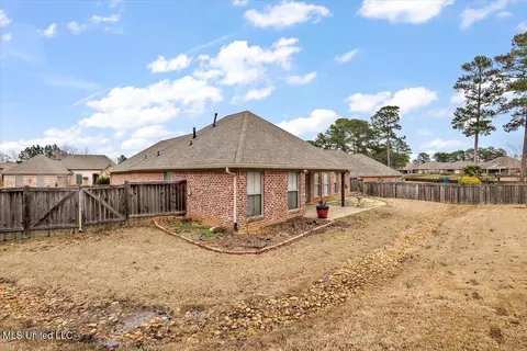 Exterior - 529 Willow Valley Cir, Brandon, MS 39047 photo 5 of 8