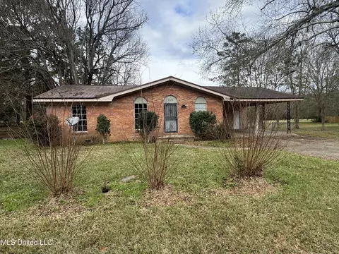 605 NE 1st St, Magee, MS 39111