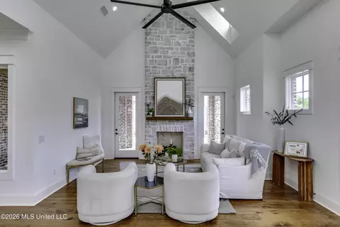 Living - 624 Big Valley Loop, Flowood, MS 39232 photo 2 of 2