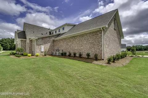 Exterior - 624 Big Valley Loop, Flowood, MS 39232 photo 2 of 13