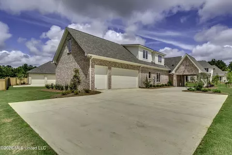 Exterior - 624 Big Valley Loop, Flowood, MS 39232 photo 4 of 13