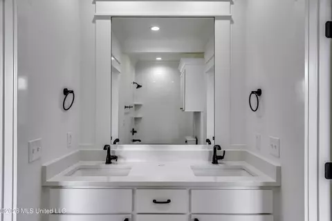 Bath - 624 Big Valley Loop, Flowood, MS 39232 photo 4 of 11