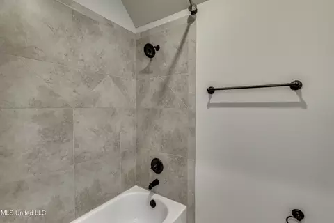 Bath - 106 Normandy Ct, Madison, MS 39110 photo 7 of 9