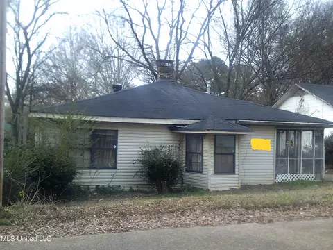 1135 S Mound St, Grenada, MS 38901