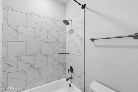 Bath - 372 Fawn Grove Trl, Hernando, MS 38632 photo 5 of 5