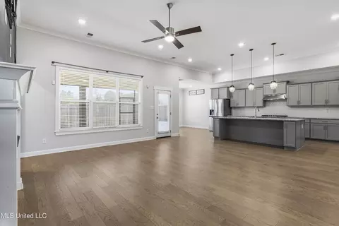 Living - 372 Fawn Grove Trl, Hernando, MS 38632 photo 1 of 4
