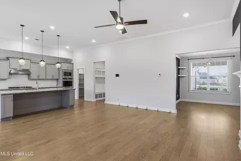 Living - 372 Fawn Grove Trl, Hernando, MS 38632 photo 3 of 4