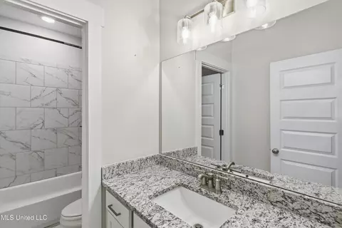 Bath - 372 Fawn Grove Trl, Hernando, MS 38632 photo 4 of 5