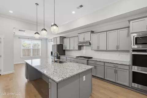 Kitchen - 372 Fawn Grove Trl, Hernando, MS 38632 photo 1 of 3