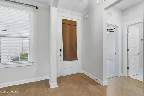Entry Way - 372 Fawn Grove Trl, Hernando, MS 38632 photo 2 of 8