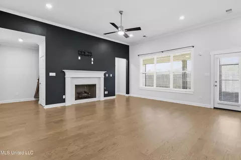 Living - 372 Fawn Grove Trl, Hernando, MS 38632 photo 4 of 4