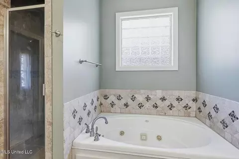 Bath - 134 Hampton Chase, Madison, MS 39110 photo 3 of 4
