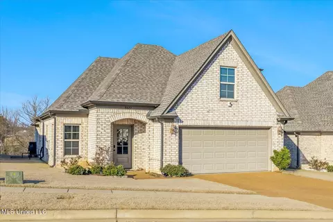 8027 Switzer Dr, Southaven, MS 38671