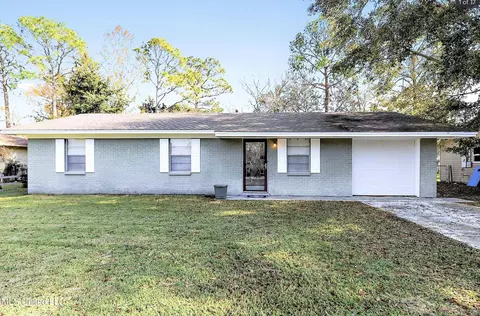 6624 Columbus Cir, Ocean Springs, MS 39564