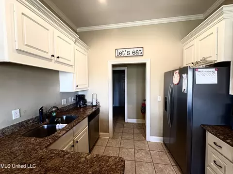 Kitchen - 104 Northwind Dr, Madison, MS 39110 photo 2 of 2
