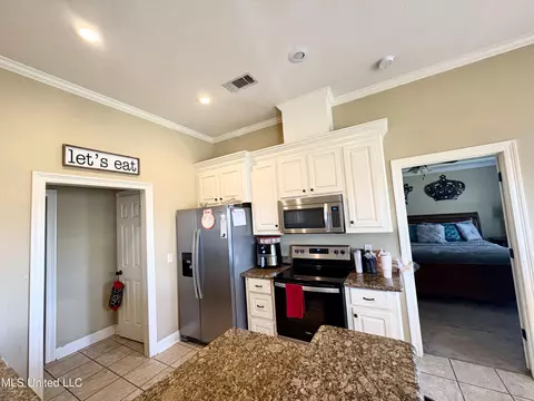 Kitchen - 104 Northwind Dr, Madison, MS 39110 photo 1 of 2