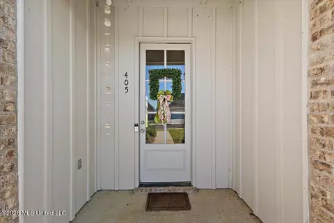 Entry Way - 405 Butternut Dr, Canton, MS 39046 photo 1 of 4