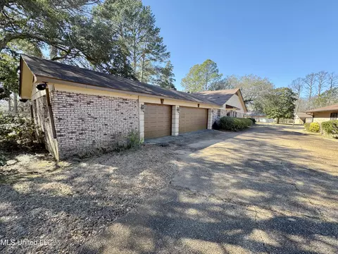 Exterior - 980 Royal Oak Dr, Jackson, MS 39209 photo 5 of 6