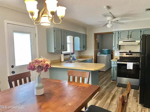 Kitchen - 2221 Highway 63, Lucedale, MS 39452 photo 4 of 8