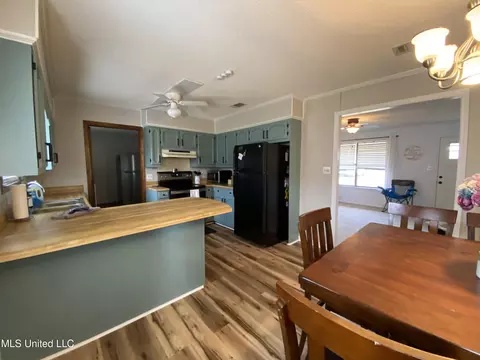 Kitchen - 2221 Highway 63, Lucedale, MS 39452 photo 5 of 8