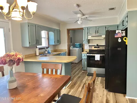 Kitchen - 2221 Highway 63, Lucedale, MS 39452 photo 2 of 8