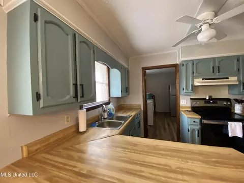 Kitchen - 2221 Highway 63, Lucedale, MS 39452 photo 6 of 8