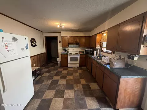 Kitchen - 45 Hemlock Dr, Potts Camp, MS 38659 photo 2 of 2