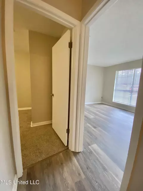 Entry Way - 4316 Knowlcrest Dr, Moss Point, MS 39562 photo 1 of 2
