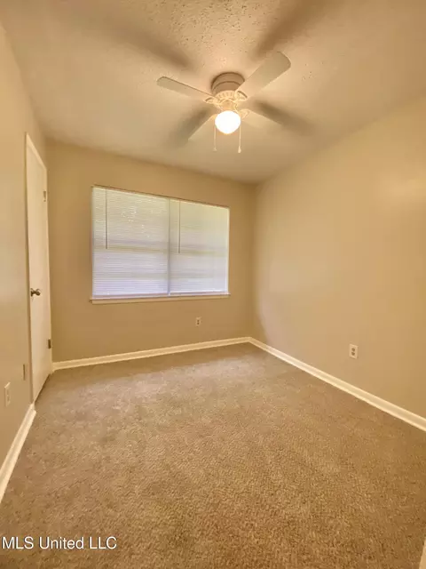 Bedroom - 4316 Knowlcrest Dr, Moss Point, MS 39562 photo 2 of 6