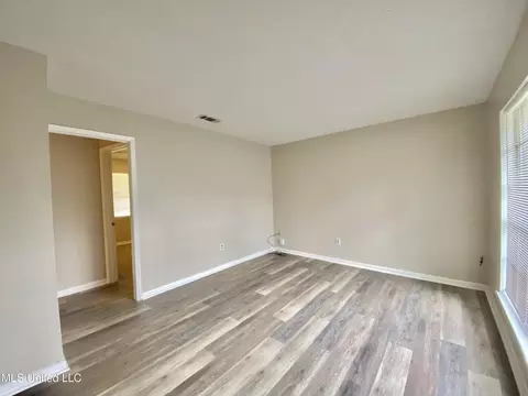 Living - 4316 Knowlcrest Dr, Moss Point, MS 39562 photo 3 of 7
