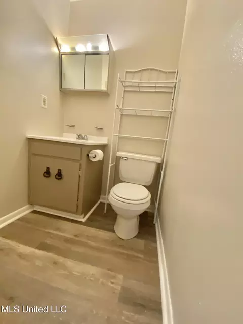 Bath - 4316 Knowlcrest Dr, Moss Point, MS 39562 photo 2 of 2