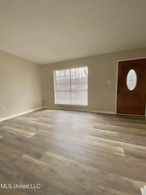 Living - 4316 Knowlcrest Dr, Moss Point, MS 39562 photo 2 of 7