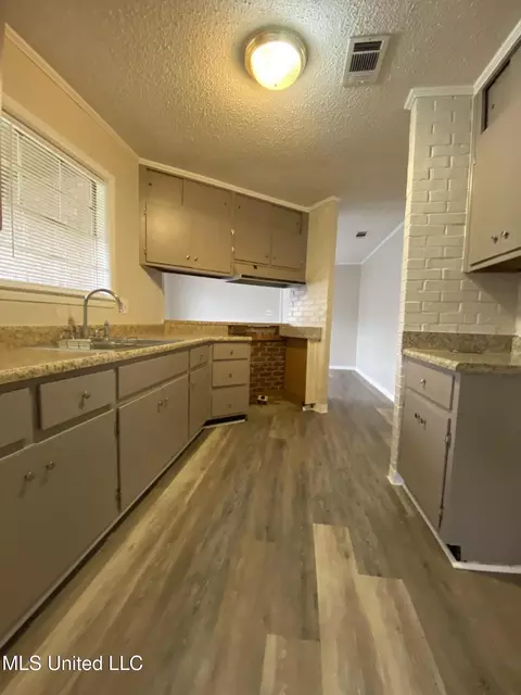 Kitchen - 4316 Knowlcrest Dr, Moss Point, MS 39562 photo 1 of 5