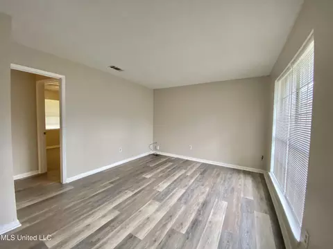 Living - 4316 Knowlcrest Dr, Moss Point, MS 39562 photo 4 of 7