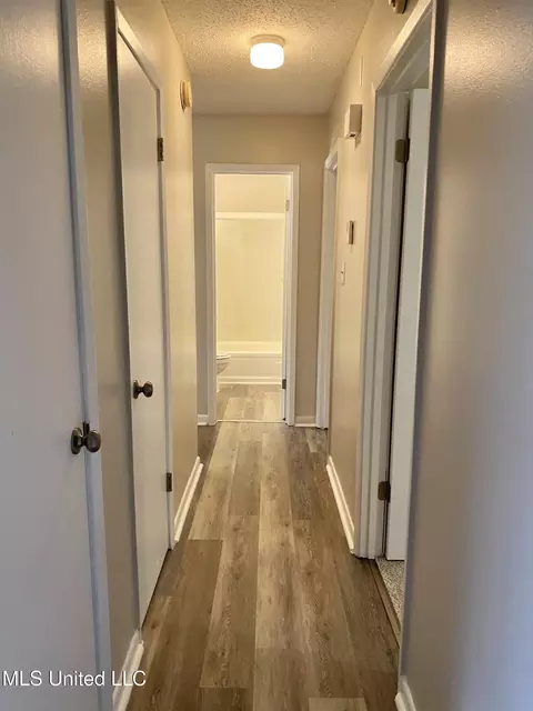 Entry Way - 4316 Knowlcrest Dr, Moss Point, MS 39562 photo 2 of 2