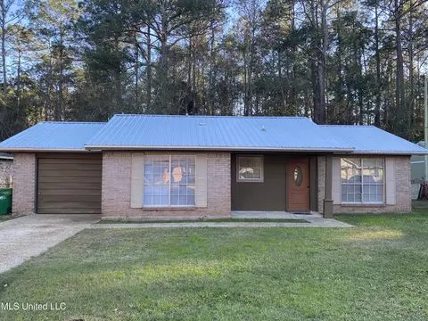 4316 Knowlcrest Dr, Moss Point, MS 39562