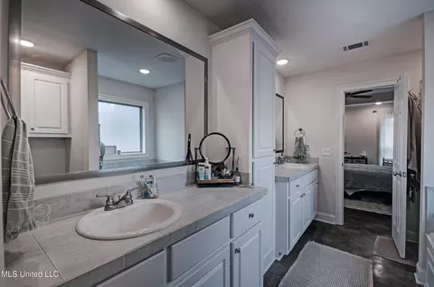 Bath - 247 Hemingway Cir, Canton, MS 39046 photo 1 of 3