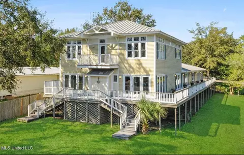 13 Keyser Ln, Gulfport, MS 39507