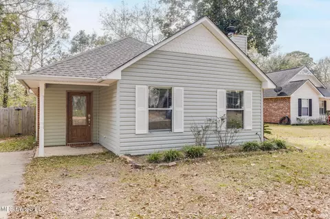 13501 Saint Martin Dr, Ocean Springs, MS 39564